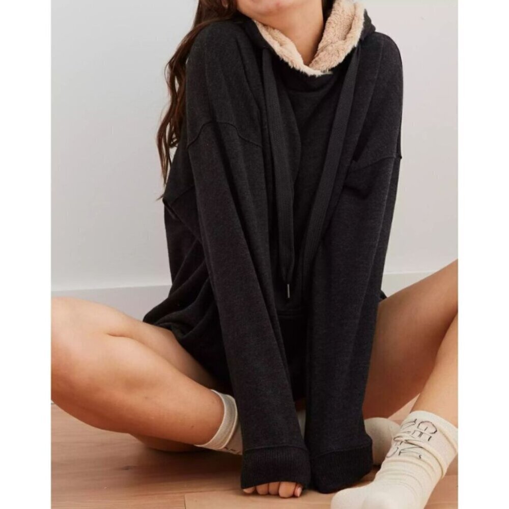 Cozy Black Hooded Pullover with Faux Fur Trim